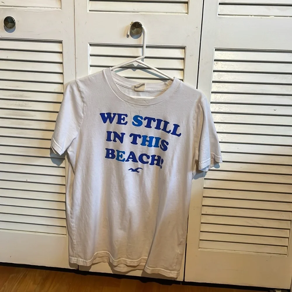 Hollister We Still In This Beach T-Shirt - Picture 1 of 3